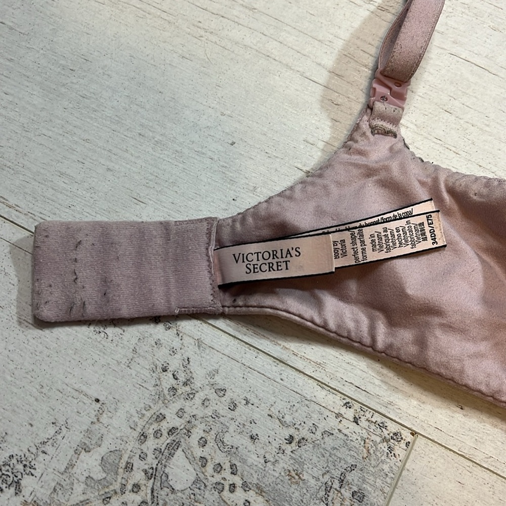 Victoria’s Secret Light Purple Lace Body by Victoria Perfect Shape Bra - Picture 8 of 8